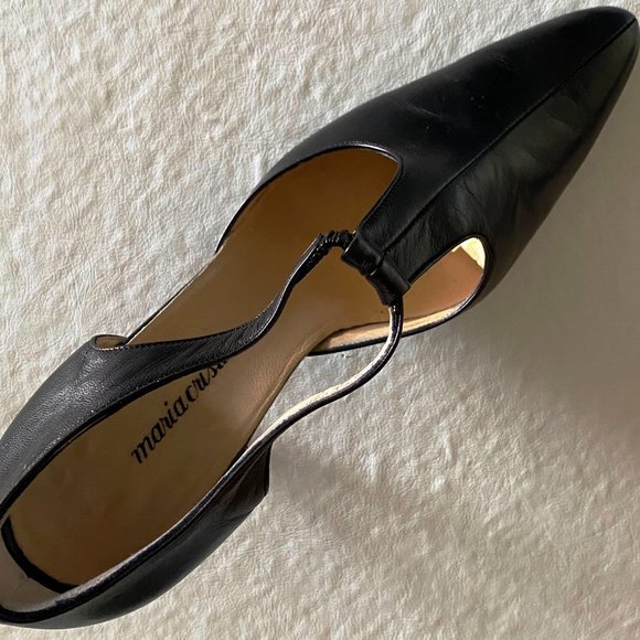 Maria Cristina Woman's Leather Pointy Toe Pumps - Picture 2 of 15